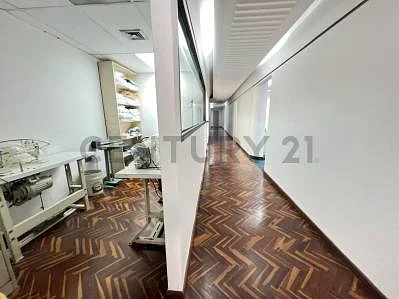 Bright kitchen with island