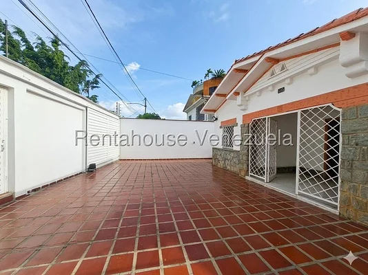 Commercial (office) for rent in Los Palos Grandes, Distrito Metropolitano