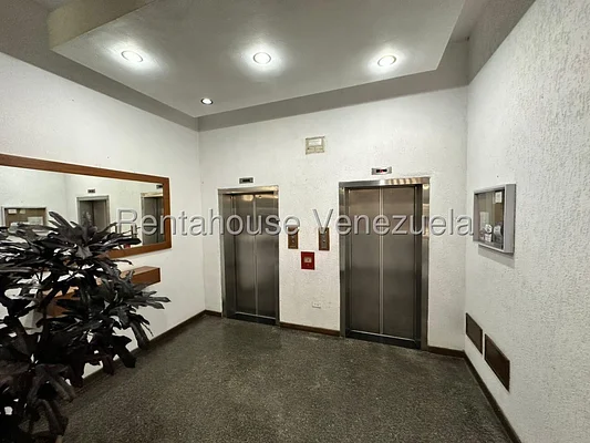 apartment (Duplex) for sale in Los Caobos, Distrito Metropolitano - Image 2
