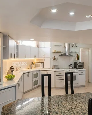 Third bedroom with decor