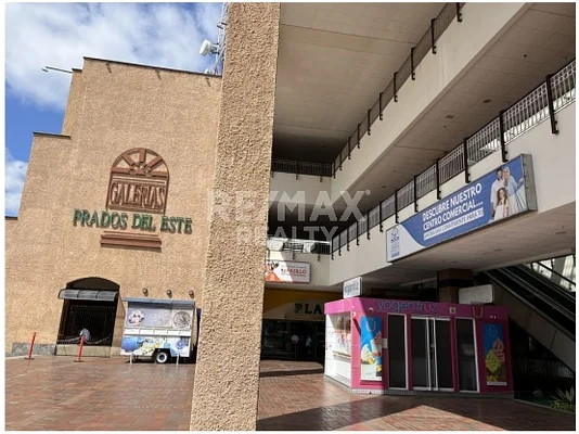For Rent Shop 8.62 mts + 6 mts deposit, Galerías Prados del Este 25-77 - US$230 USD