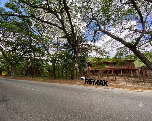 Commercial property with 2 Apartments and land, for sale, Avenida 31 de Julio, Nueva Esparta, Isla de Margarita, 2.128 MT2, 6 bedrooms and 6 bathrooms - Inmuebles Margarita - 2 MIL