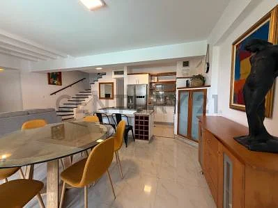 Open kitchen with island seating