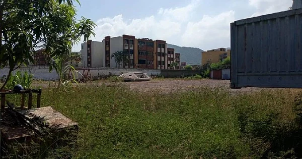 SALE OF LAND WITH FINANCING OR RENTAL - AV Octavio Daniel Camejo terrenos disponibles para, 6023 Lecheria - Plot of land for sale
