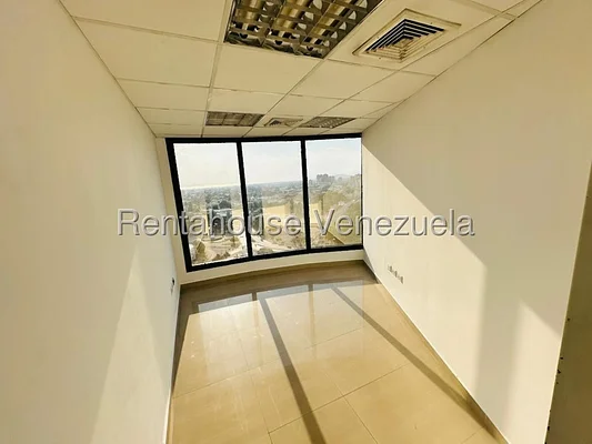 Commercial (office) for rent on Avenida Bolivar, Aragua - Image 8