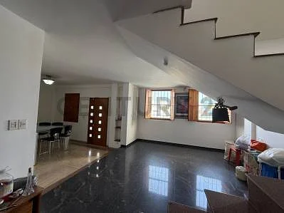 Bright kitchen with island