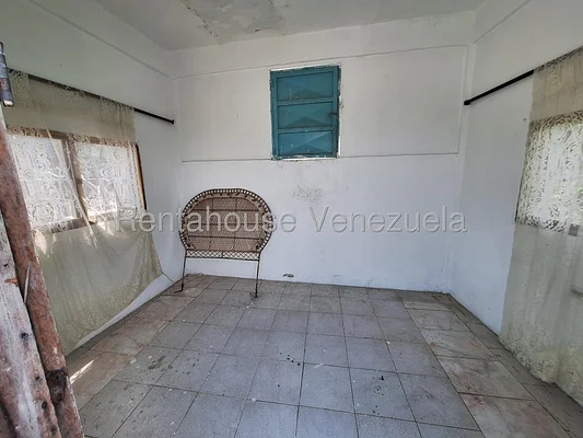 Commercial (office) for rent in El Toronjil, Miranda