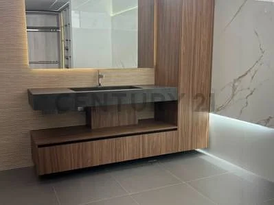 Luxurious master bathroom