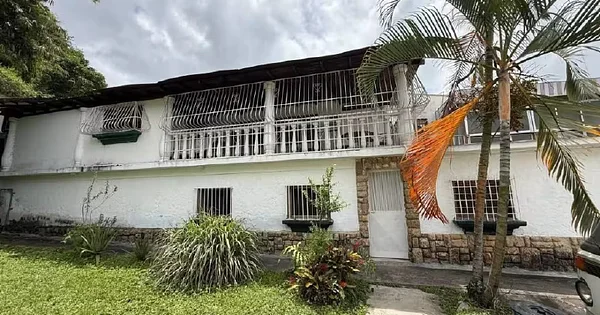 House for sale Urb. Piedra Azul - calle manapire quinta san judas tadeo Casa en venta Urb. Piedra, 1080 Caracas - 6 beds house for sale