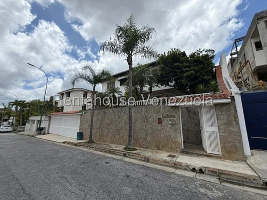 house (Duplex) for sale in Los Samanes, Distrito Metropolitano