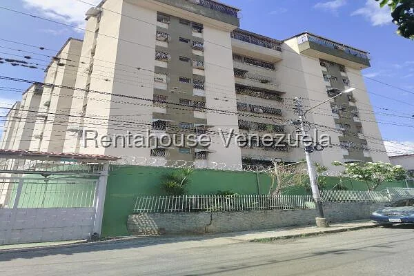 apartment (1 Level) for sale in Centro de Charallave, Miranda