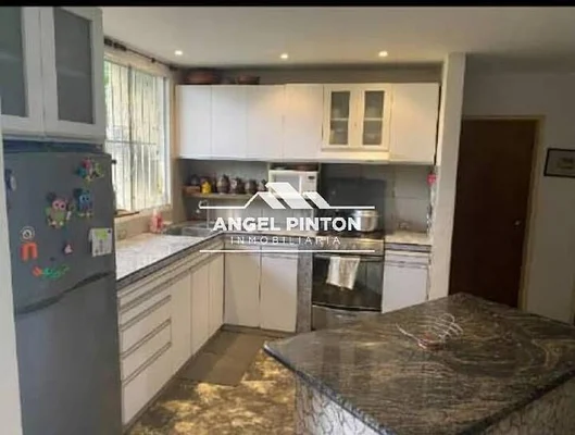 house + annexes in Guarenas 7 bedrooms 4 bathrooms for sale - Image 2
